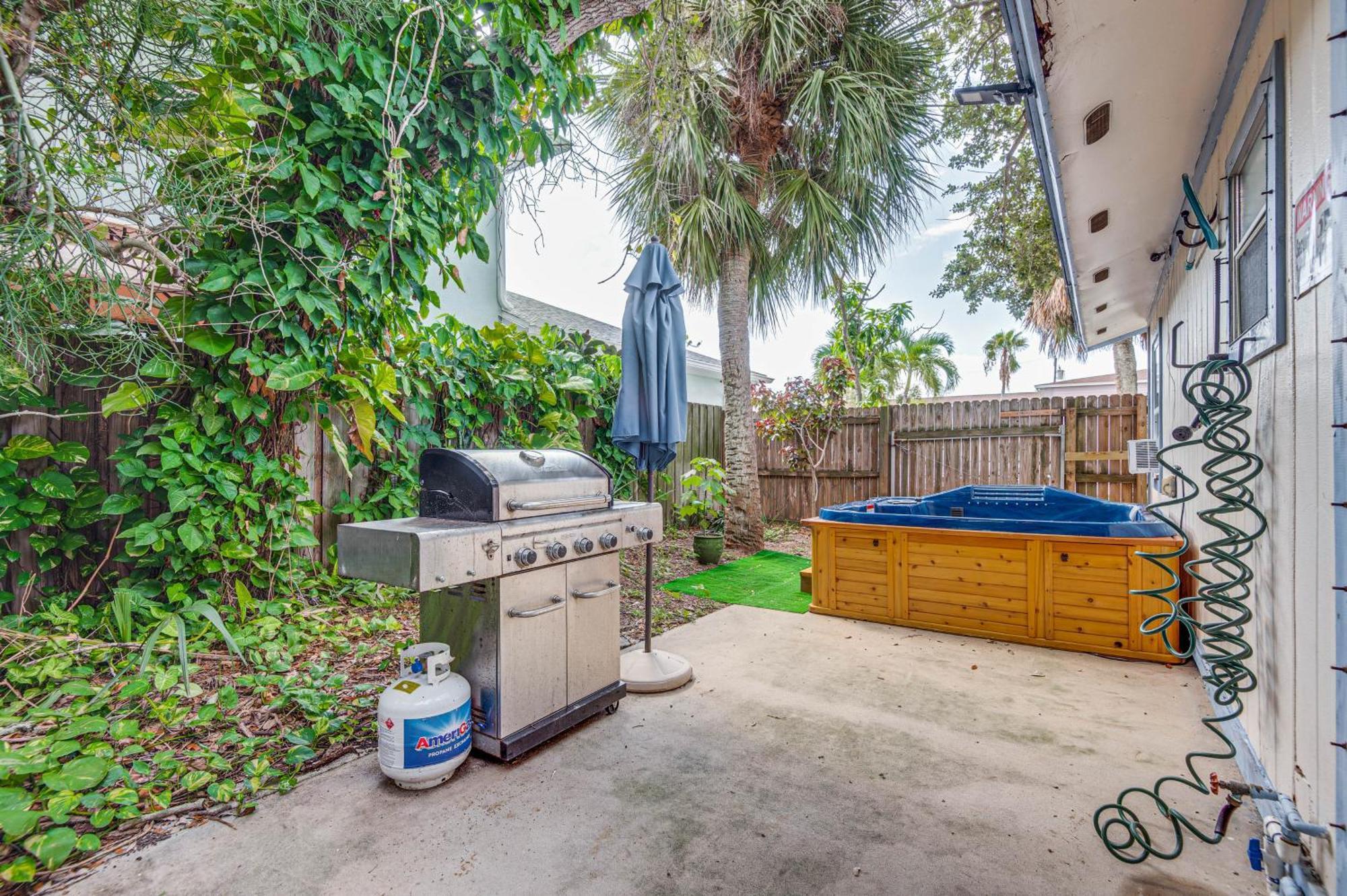 Cape Canaveral Cottage With Hot Tub Walk To Beach Ngoại thất bức ảnh